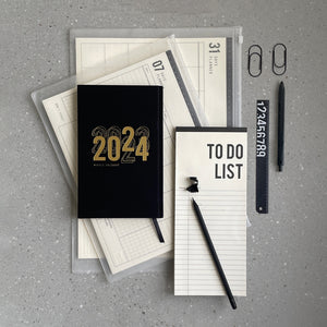 The Deluxe - 2023-2024 Calendar - Combo In this combo you'll find: > Weekly Calendar - Black / Gray cover > 07 Days Planner - Weekly Organizer > 31 Days Planner - Monthly Organizer > To Do List - Paper Block > Black Ruler > Black Pencil > Hexagon 0.35 Black Gel Pan - Black > 2 Black Clip
