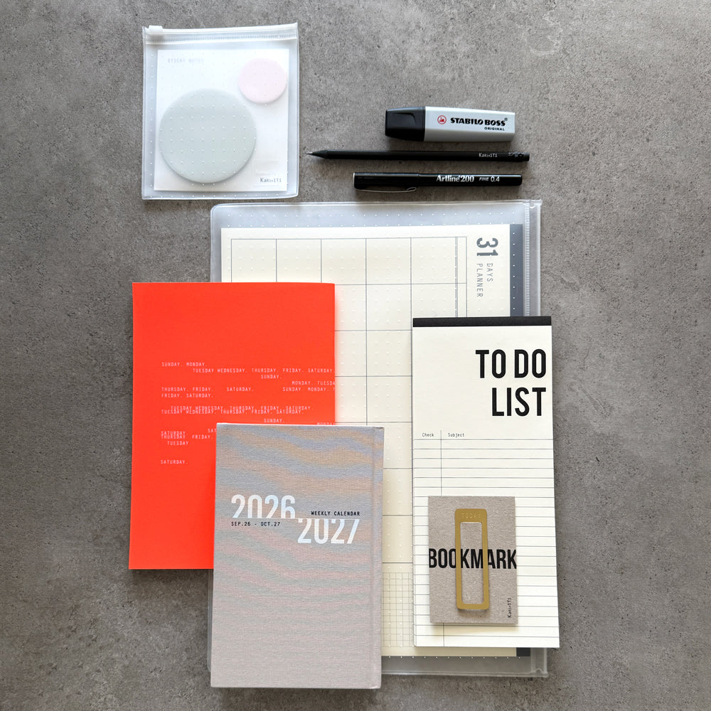 KaRiniTi Deluxe 2026/2027 – grey weekly calendar with sticky notes, 31-day planner, To Do List, Stabilo Boss, Artline pen and bookmark