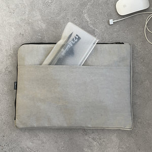 KaRiniTi - A beautiful laptop handbag   ▲ Suitable for computers with a maximum screen size of 16 inches  ▲ Made of paper with a large zipper  ▲ Large pocket for cables and mouse on the back  ▲ Available in black and gray