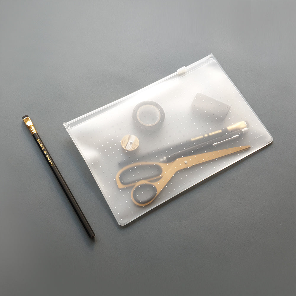 Transparent printed Zip Case- the magic pouch. Perfect for storing and organizing all those items that always seem to find their way to the bottom of your bag! Pens and pencils, makeup, jewelry, credit cards anything else you might need a stylish case for. Made from Transparent EVA material (eco-friendly) with a plastic zipper. Size medium: 18 cm - 27 cm / 7’’ - 10.5’’ *Items photographed with the Zip Case are not included.