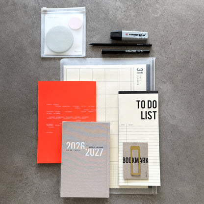 KaRiniTi Deluxe 2026/2027 – grey weekly calendar with sticky notes, 31-day planner, To Do List, Stabilo Boss, Artline pen and bookmark