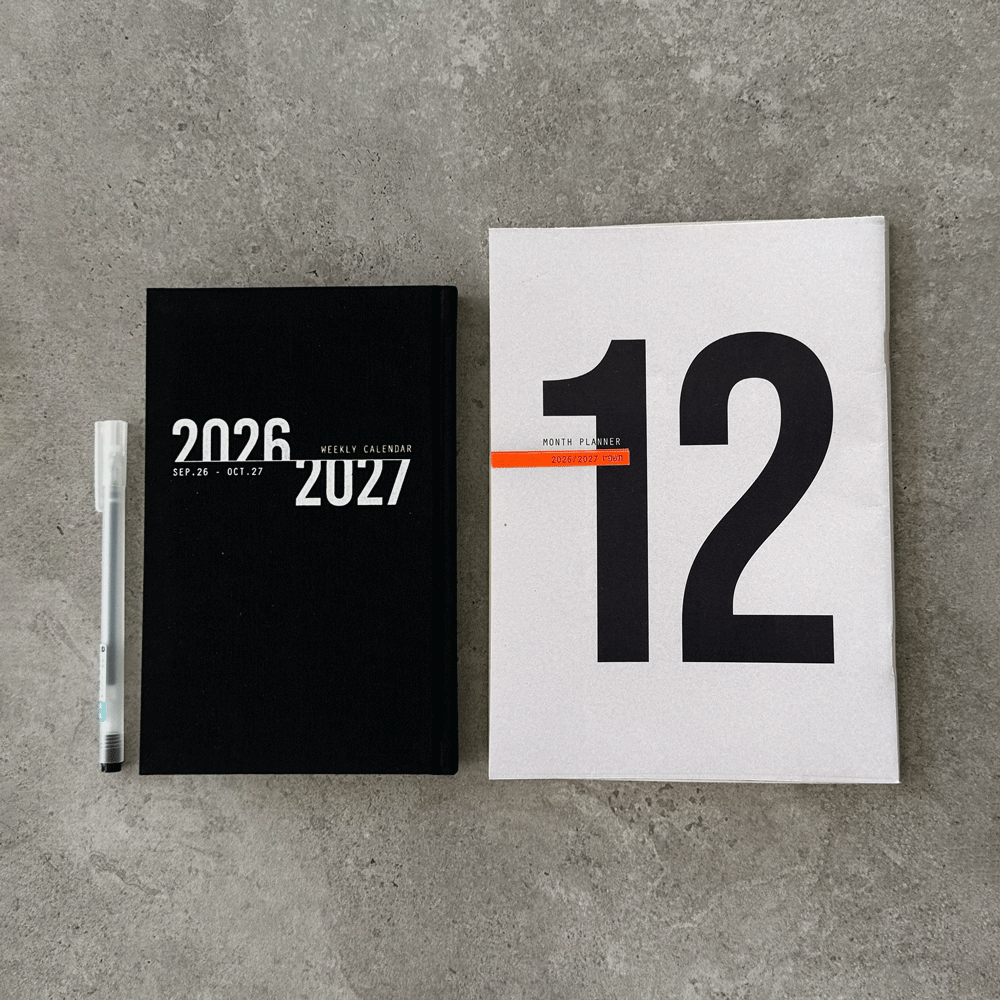 KaRiniTi Year Plan 2026/2027 – black weekly calendar and white 12-month planner covers with white gel pen