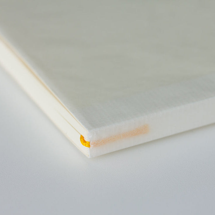 MIDORI MD Notebook A5 - Blank - spine and corner detail