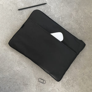 KaRiniTi - A beautiful laptop handbag   ▲ Suitable for computers with a maximum screen size of 16 inches  ▲ Made of paper with a large zipper  ▲ Large pocket for cables and mouse on the back  ▲ Available in black and gray