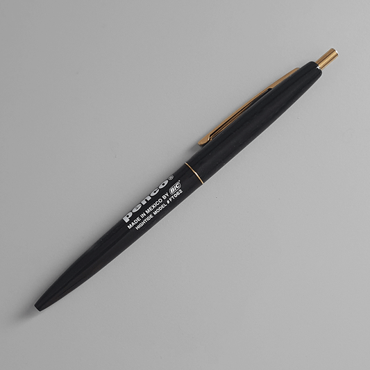 Black, light, high-quality ballpoint pen.    ▲ Black ink  ▲ Ballpoint: 0.7mm fine nib
