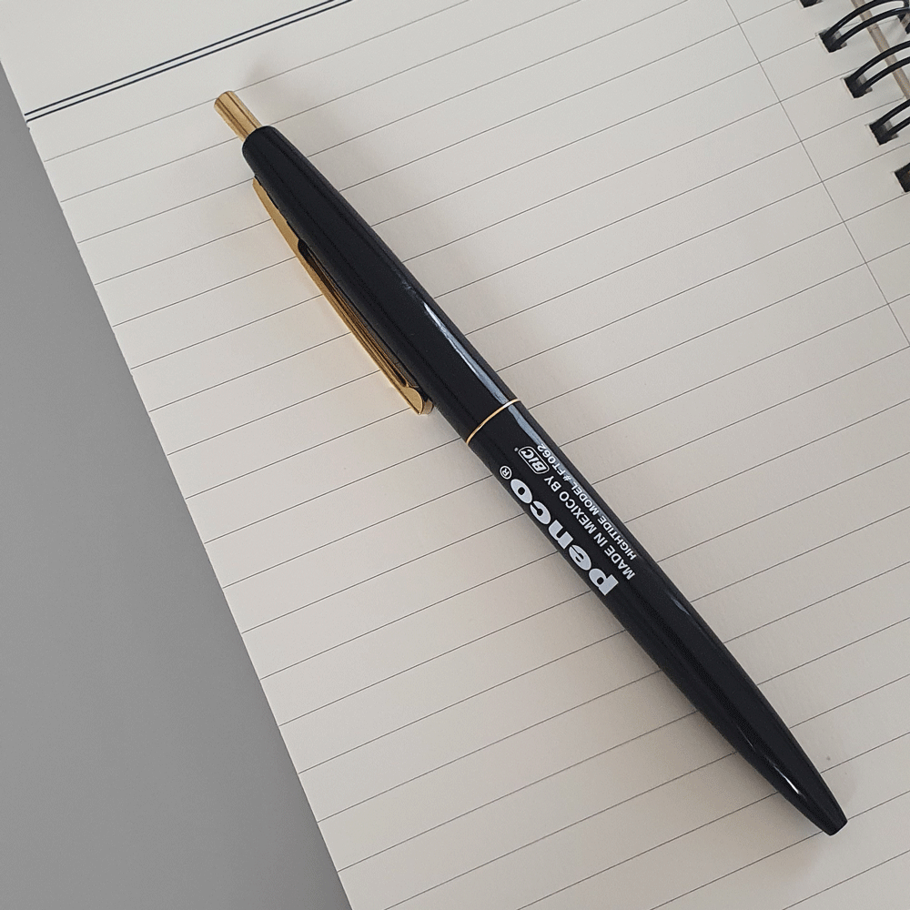 Black, light, high-quality ballpoint pen.    ▲ Black ink  ▲ Ballpoint: 0.7mm fine nib